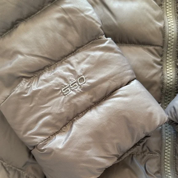 The North Face 550 Women's Puffer Jacket - Picture 7 of 16